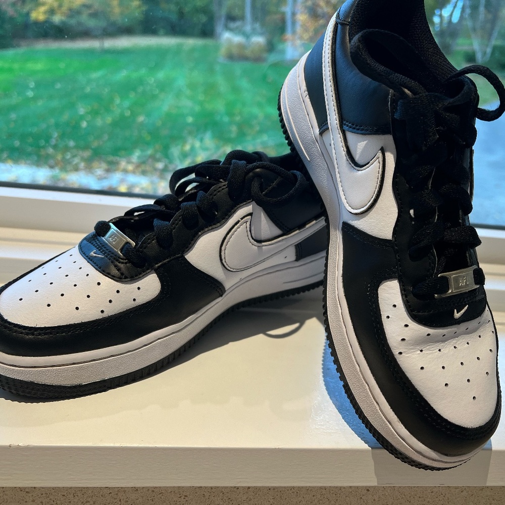 Almost new Nike Panda Air Forces...great condition. - Picture 1 of 1